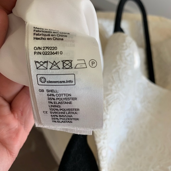 2 for $25 - 🤍 White Brocade Textured Sleeveless Dress 👗 by H & M - Picture 5 of 6